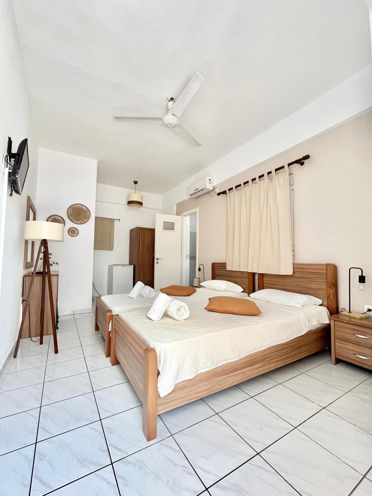 Koutrakis Rooms Finikounta Exterior photo